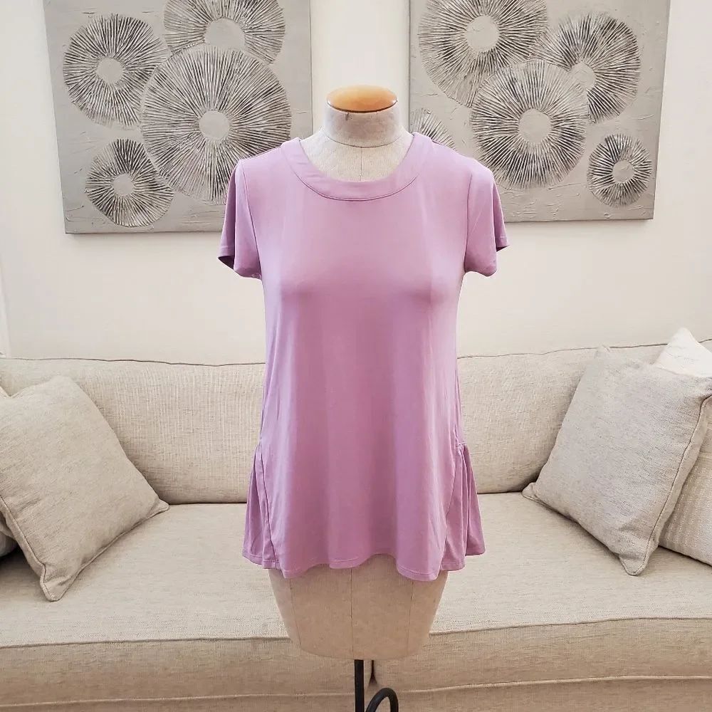 Chelsea 28 Ruffle Back Hem Tee Size Small - Picture 2 of 11